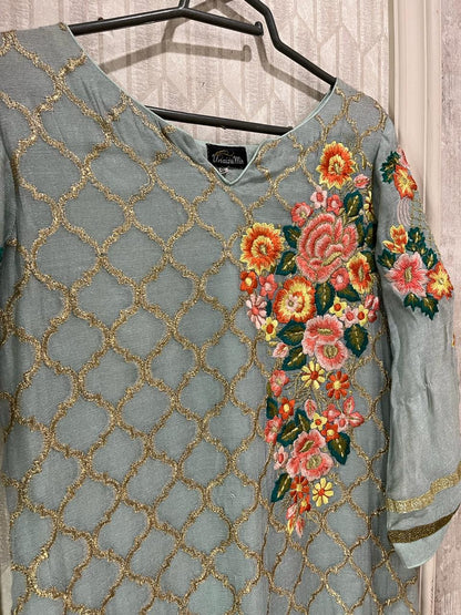 Unaiza Mir Shirt